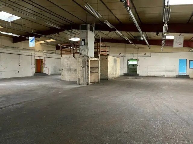 Local d’activités dans Crissey à louer - Photo de l’immeuble – Image 3 sur 8