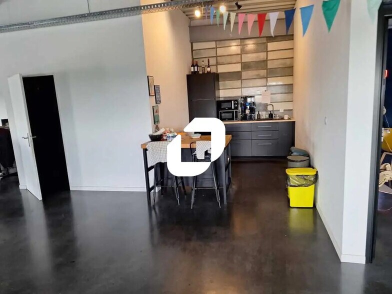 Bureau dans Artigues-près-Bordeaux à vendre - Photo de l’immeuble – Image 2 sur 10