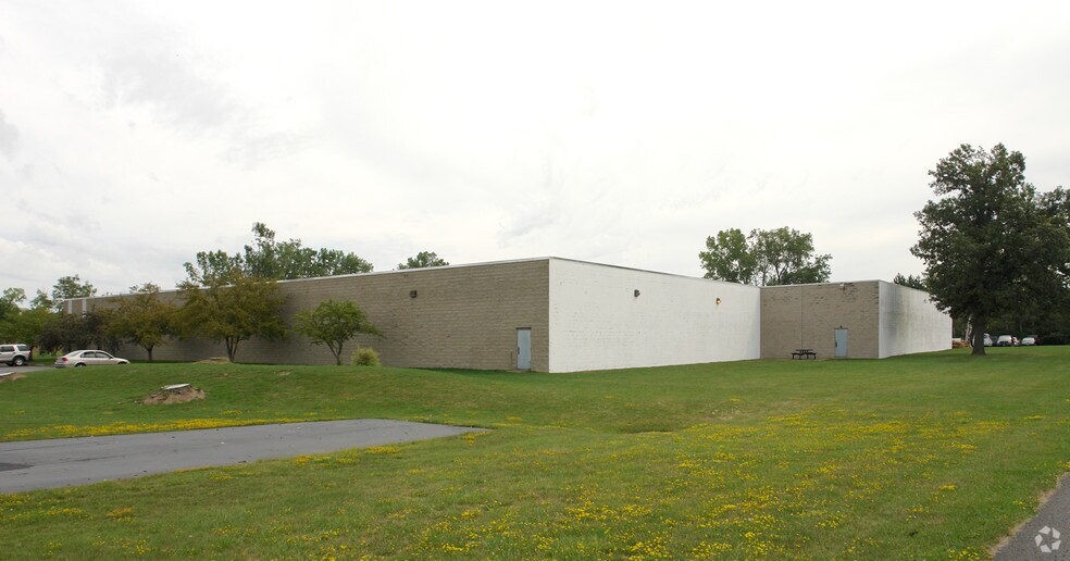 375 Commerce Dr, Buffalo, NY à louer - Photo de l’immeuble – Image 3 sur 14