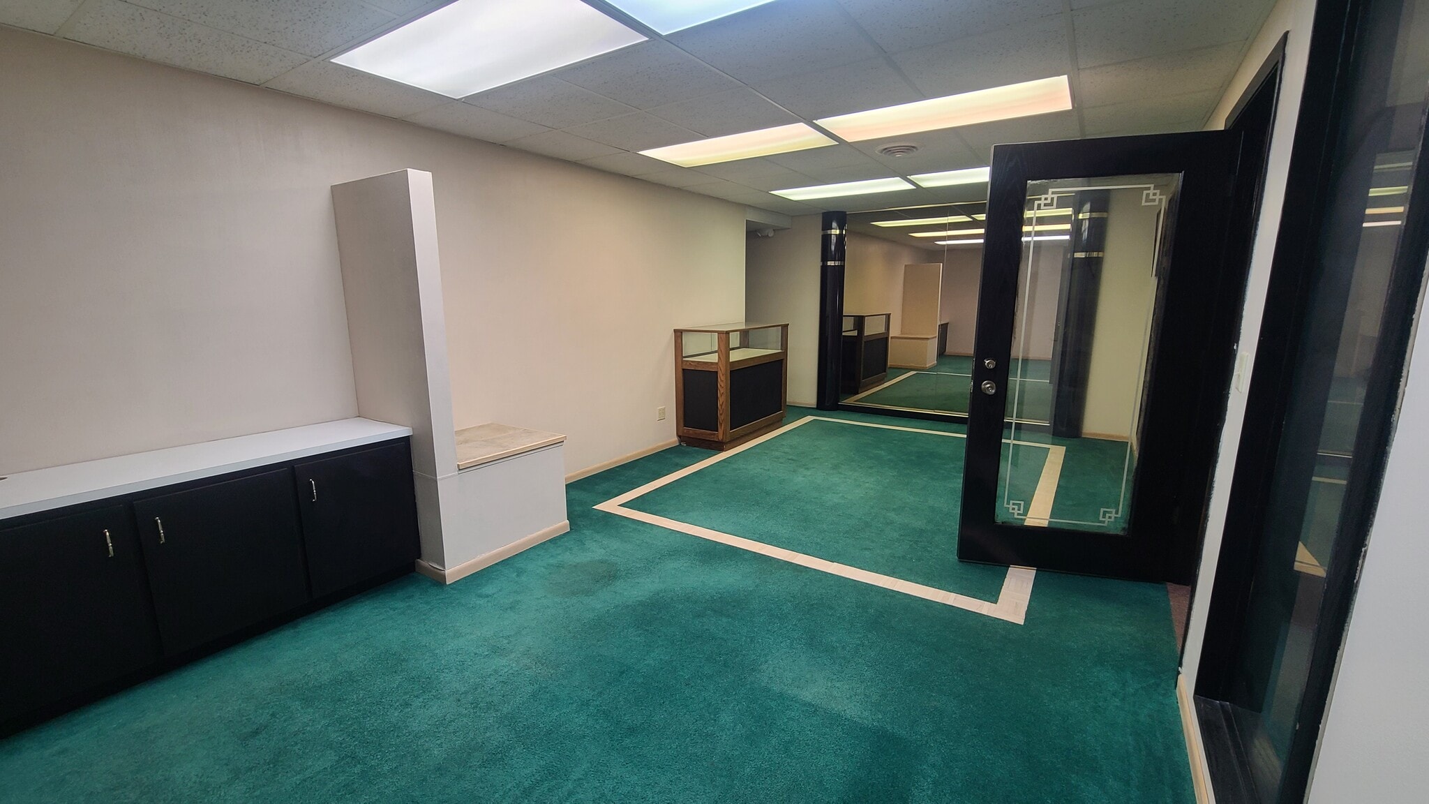 40 1st Ave W, Dickinson, ND à louer Photo intérieure– Image 1 sur 5