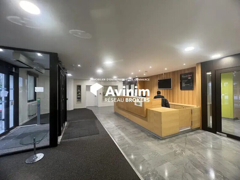 Bureau dans Saint-Aubin à louer - Photo de l’immeuble – Image 3 sur 11