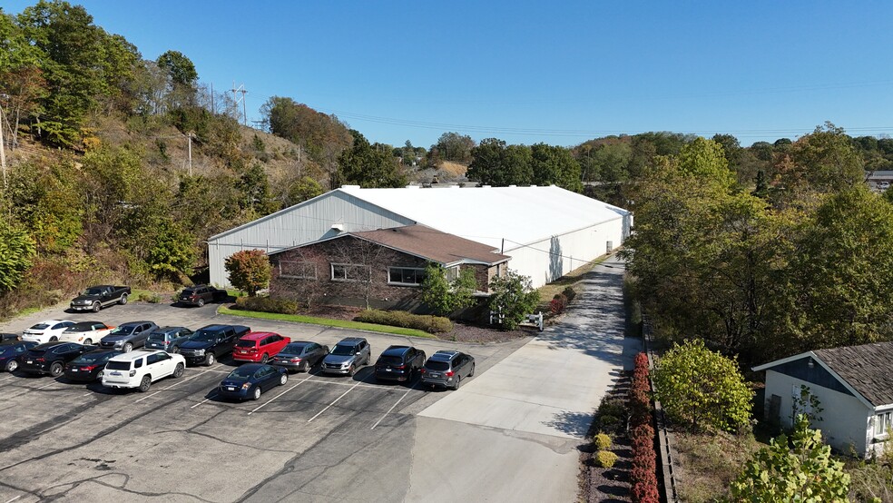 2330B Wildwood Rd, Gibsonia, PA à vendre - Photo de l’immeuble – Image 1 sur 5