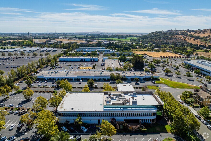 220 Campus Ln, Fairfield, CA à louer - Aérien – Image 3 sur 21