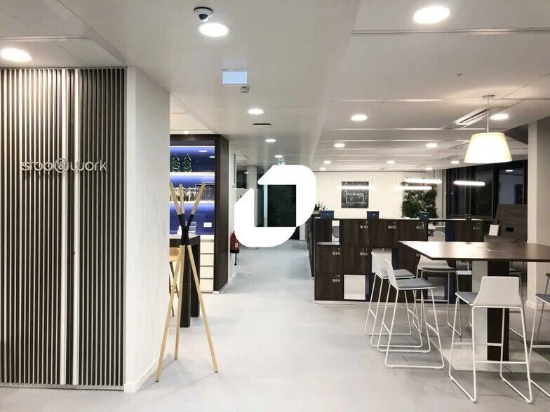Bureau dans Versailles à louer - Photo de l’immeuble – Image 3 sur 13