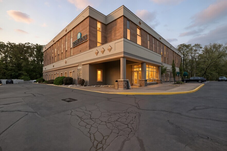 8150 Perry Hwy, Pittsburgh, PA à vendre - Photo de l’immeuble – Image 2 sur 30