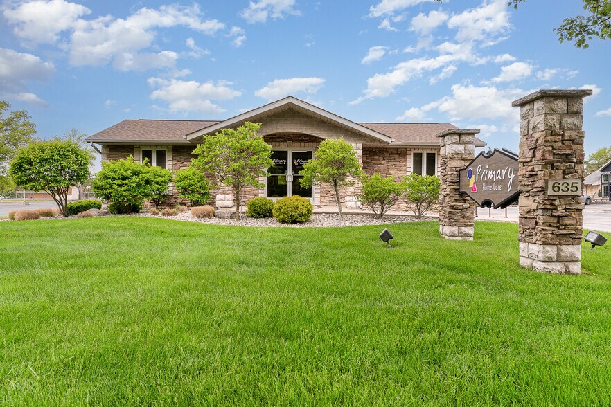 635 N Center Rd, Saginaw, MI à vendre - Photo de l’immeuble – Image 3 sur 24