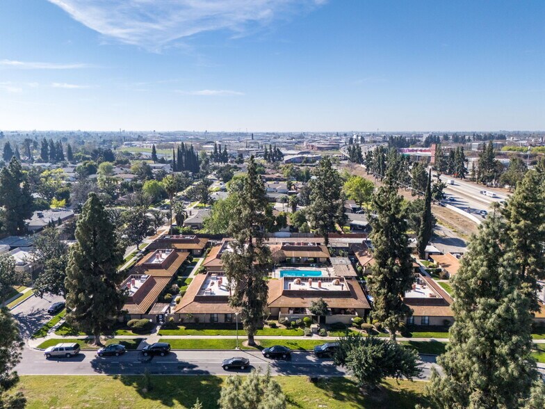 2910 E Huntington Blvd, Fresno, CA à vendre - Photo de l’immeuble – Image 2 sur 11
