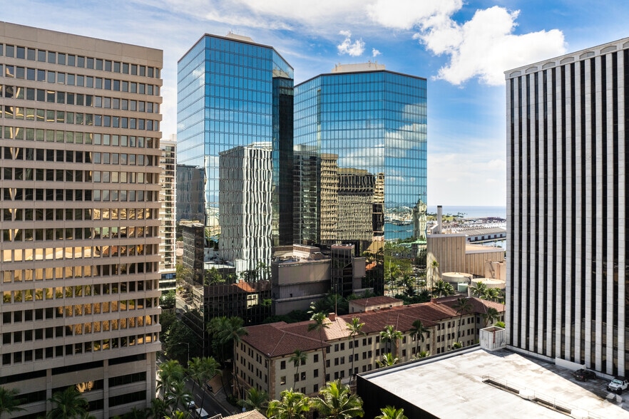 733 Bishop St, Honolulu, HI à louer - Photo de l’immeuble – Image 2 sur 21