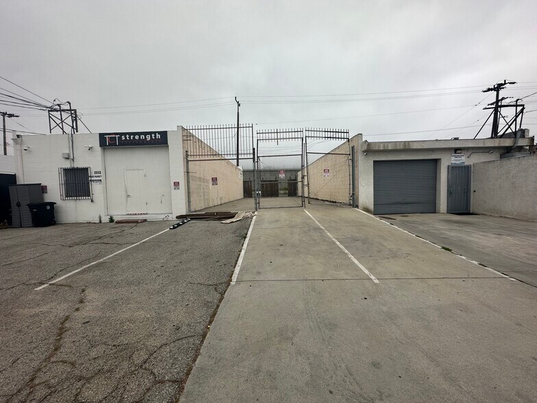 2311 N San Fernando Blvd, Burbank, CA à louer - Photo de l’immeuble – Image 2 sur 5