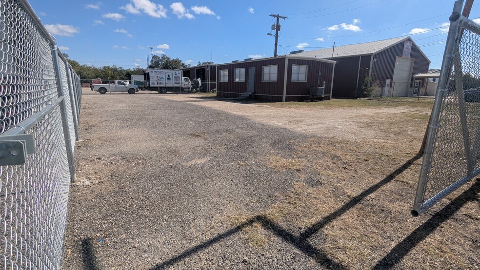 2940 S WW White Rd, San Antonio, TX à louer - Photo de l’immeuble – Image 1 sur 10