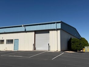 17205 Eucalyptus St, Hesperia, CA à louer Photo intérieure– Image 2 sur 7