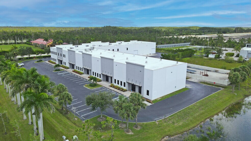 14580 Global Pkwy, Fort Myers, FL à louer - Photo de l’immeuble – Image 2 sur 29