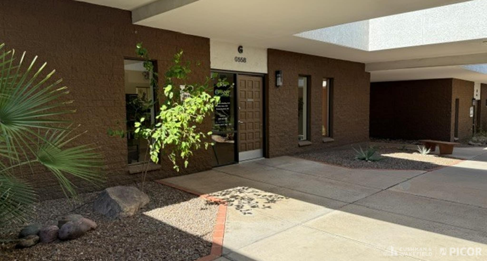 6560 E Carondelet Dr, Tucson, AZ à louer Photo intérieure– Image 1 sur 13