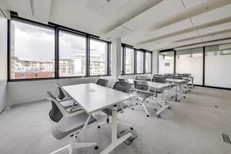 18-20 Rue Des Deux Gares, Rueil-Malmaison à louer Photo intérieure– Image 2 sur 12