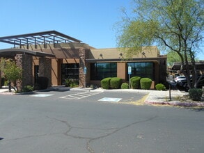 9915 E Bell Rd, Scottsdale, AZ à louer Photo de l’immeuble– Image 1 sur 2