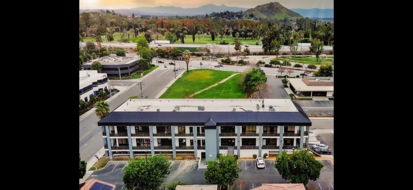 4505 Allstate Dr, Riverside, CA à vendre Photo de l’immeuble– Image 1 sur 33