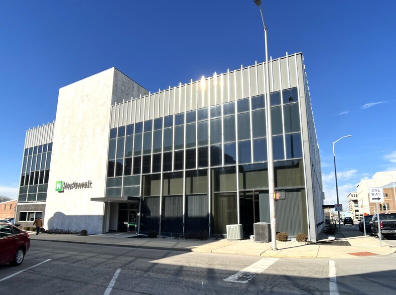 110 E Charles St, Muncie, IN à vendre - Photo de l’immeuble – Image 2 sur 20