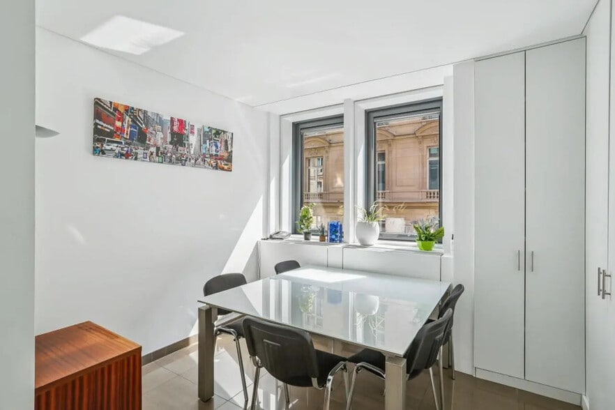 9 Rue De Téhéran, Paris à louer - Photo de l’immeuble – Image 2 sur 14