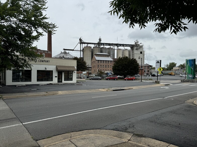 425 N Main St, Harrisonburg, VA à louer - Photo de l’immeuble – Image 3 sur 12