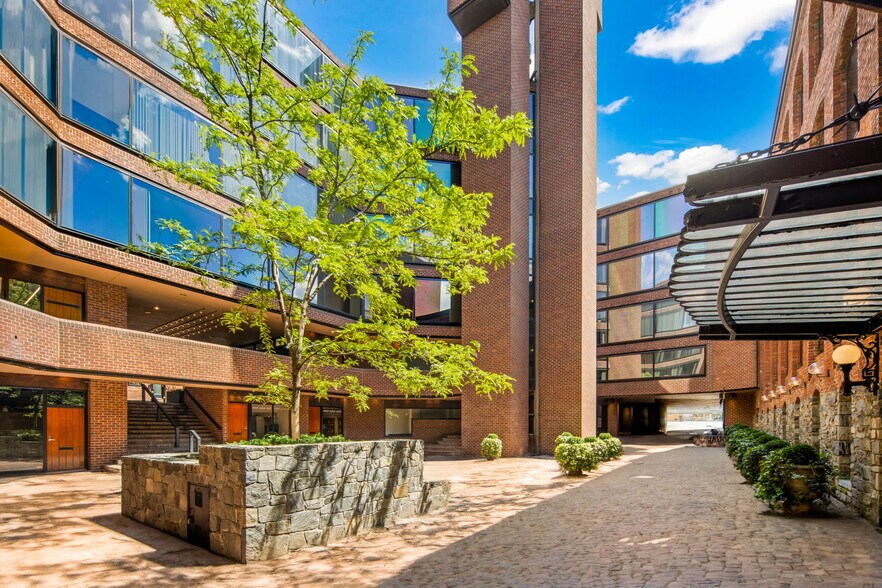 1054-1066 31st St NW, Washington, DC à louer - Photo de l’immeuble – Image 2 sur 18