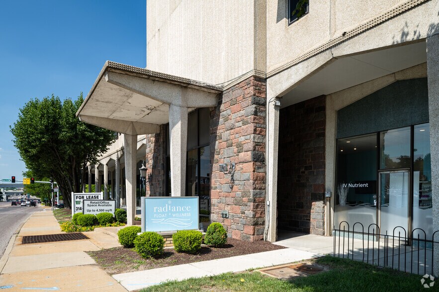 1750 S Brentwood Blvd, Brentwood, MO à louer - Photo de l’immeuble – Image 3 sur 6