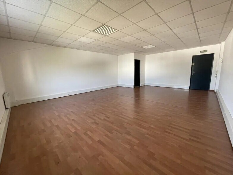 Bureau dans Puget-sur-Argens à louer - Photo de l’immeuble – Image 2 sur 4