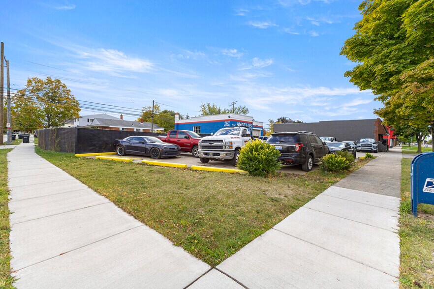 4505 Allen Rd, Allen Park, MI à louer - Photo de l’immeuble – Image 3 sur 38