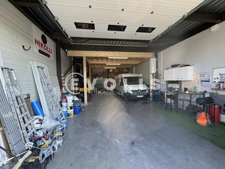 553 Rue Du Chat Botte, Beynost à louer - Photo de l’immeuble – Image 3 sur 14