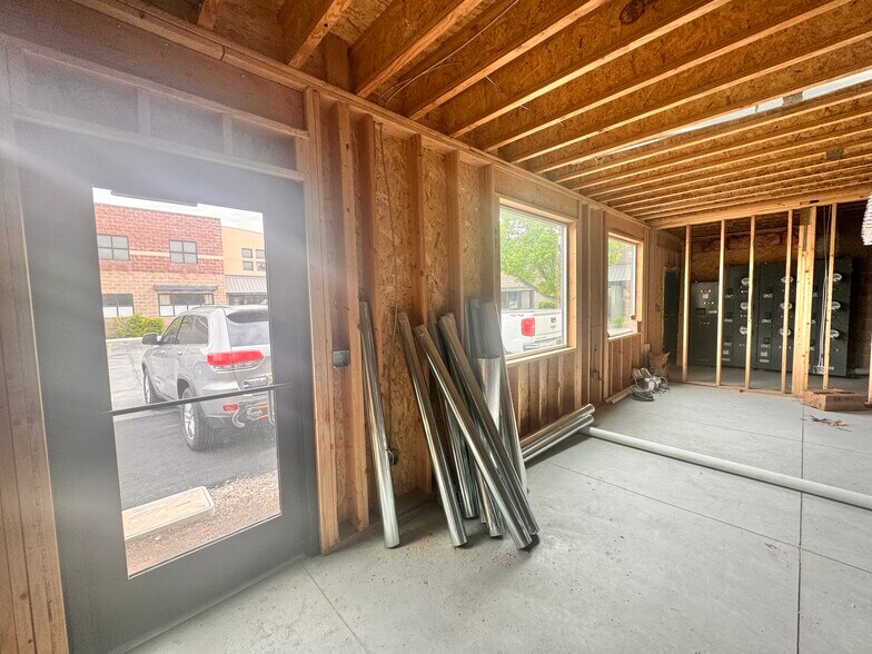520 S Commerce Rd, Orem, UT à louer - Photo de l’immeuble – Image 3 sur 9