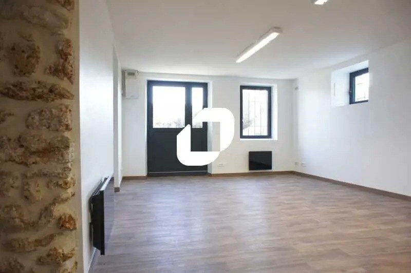 Bureau dans Ivry-sur-Seine à louer - Photo de l’immeuble – Image 2 sur 11