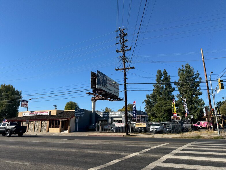 22802 Oxnard St, Woodland Hills, CA à vendre - Photo de l’immeuble – Image 2 sur 8