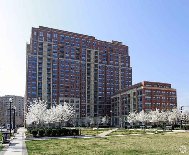 550 14th St S, Arlington, VA à louer - Photo de l’immeuble – Image 2 sur 186