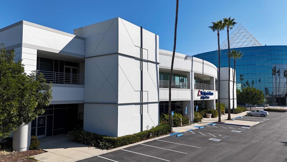 7630 Carroll Rd, San Diego, CA à louer - Photo de l’immeuble – Image 1 sur 7