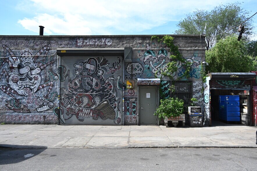 261 Moore St, Brooklyn, NY à louer - Photo de l’immeuble – Image 1 sur 9