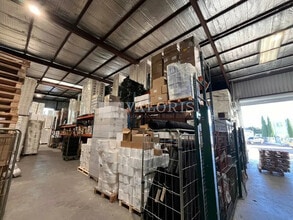 Local d’activités dans Velaux à louer Photo intérieure– Image 2 sur 7