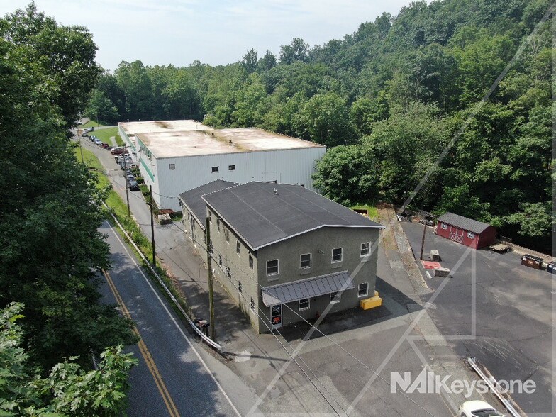 2214 Farmington Ave, Boyertown, PA à vendre - Photo de l’immeuble – Image 2 sur 19