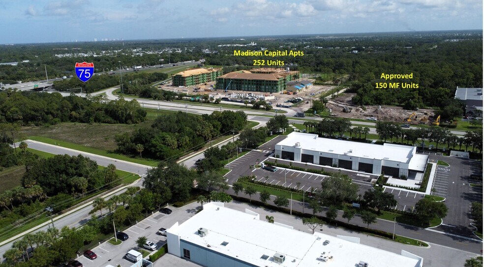 12611 SE Bonita Beach Rd, Bonita Springs, FL à louer - Photo de l’immeuble – Image 2 sur 4