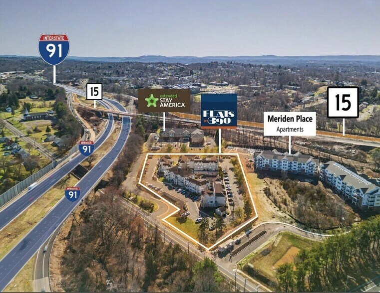 390 Bee St, Meriden, CT à vendre - Photo de l’immeuble – Image 2 sur 21
