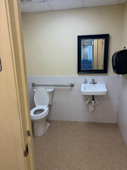 8407 N Main St, Kansas City, MO à louer - Photo de l’immeuble – Image 3 sur 6