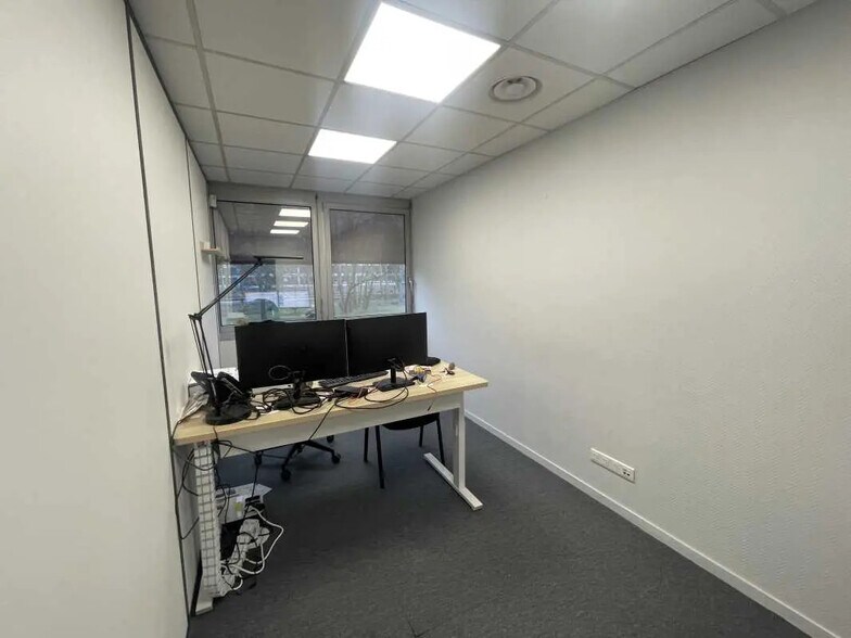Bureau dans Bruges à louer - Photo de l’immeuble – Image 3 sur 4