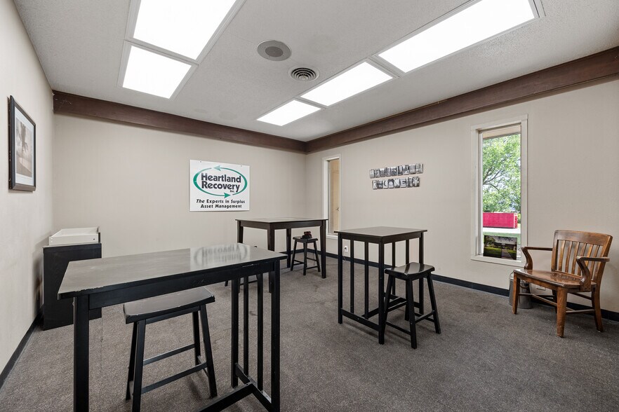 2860 Industrial Park Rd, Iowa City, IA à vendre - Photo de l’immeuble – Image 3 sur 33