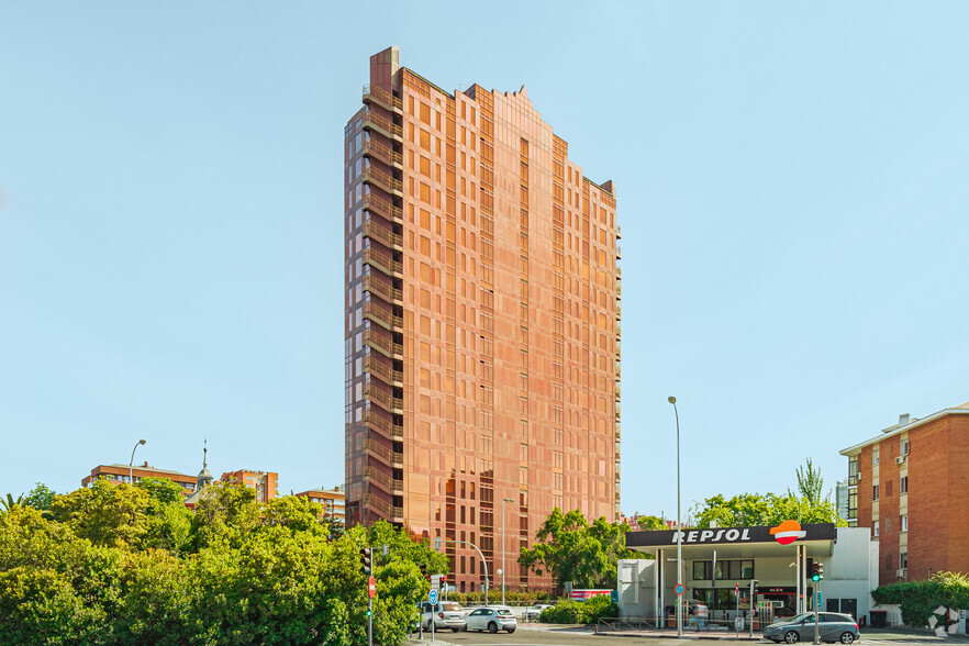 Avenida Burgos, 8 A, Madrid, Madrid à louer - Photo principale – Image 1 sur 3