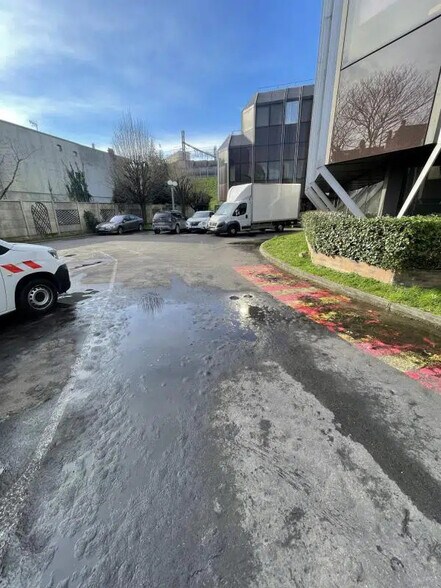 Bureau dans Malakoff à louer - Photo de l’immeuble – Image 2 sur 12