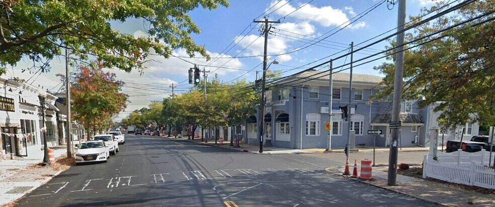 100 W Main St, East Islip, NY à vendre - Photo de l’immeuble – Image 3 sur 4