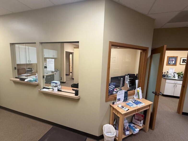 1550 Watertower Pl, East Lansing, MI à vendre - Photo de l’immeuble – Image 3 sur 16
