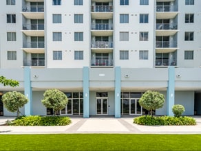 8175 NW 107th Ave, Doral, FL à louer Photo intérieure– Image 1 sur 6