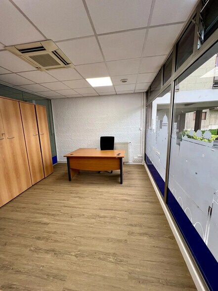 Bureau dans Le Bourget à louer - Photo de l’immeuble – Image 3 sur 7