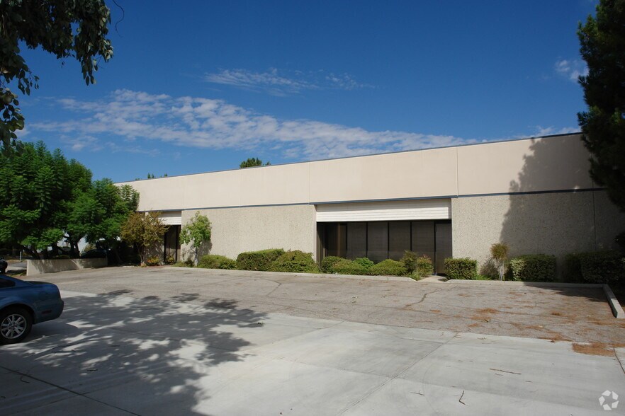 9566 Vassar Ave, Chatsworth, CA à louer - Photo de l’immeuble – Image 3 sur 3