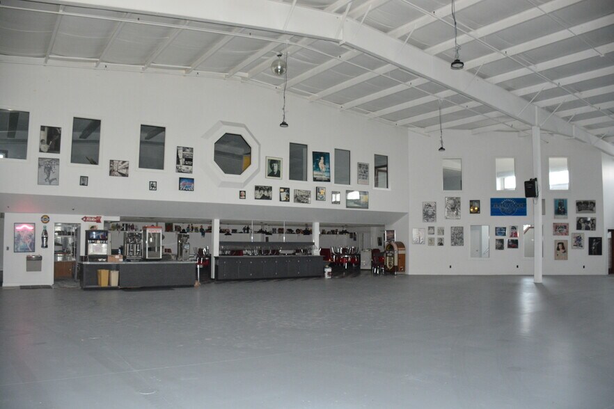 111 Industrial Drive, Cromwell, IN à vendre - Photo de l’immeuble – Image 3 sur 6