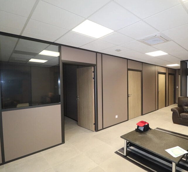 Local d'activités dans Laveyron à vendre - Photo de l’immeuble – Image 2 sur 5